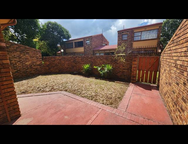 3 BEDROOM TOWNHOUSE SOLD IN VANDERBIJLPARK CE 3